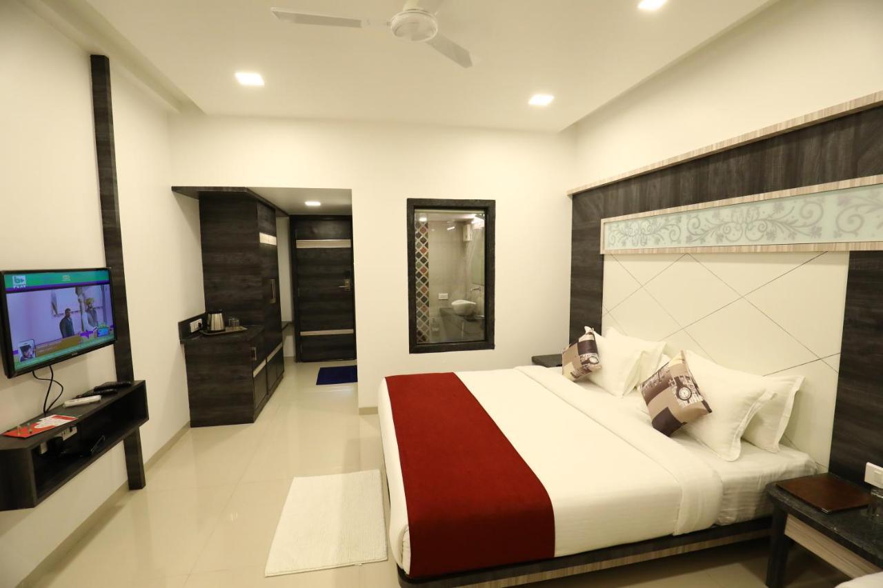 Imperial Grande Resort Лонавла Екстер'єр фото