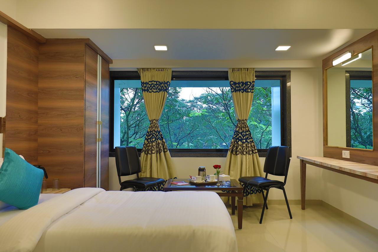 Imperial Grande Resort Лонавла Екстер'єр фото